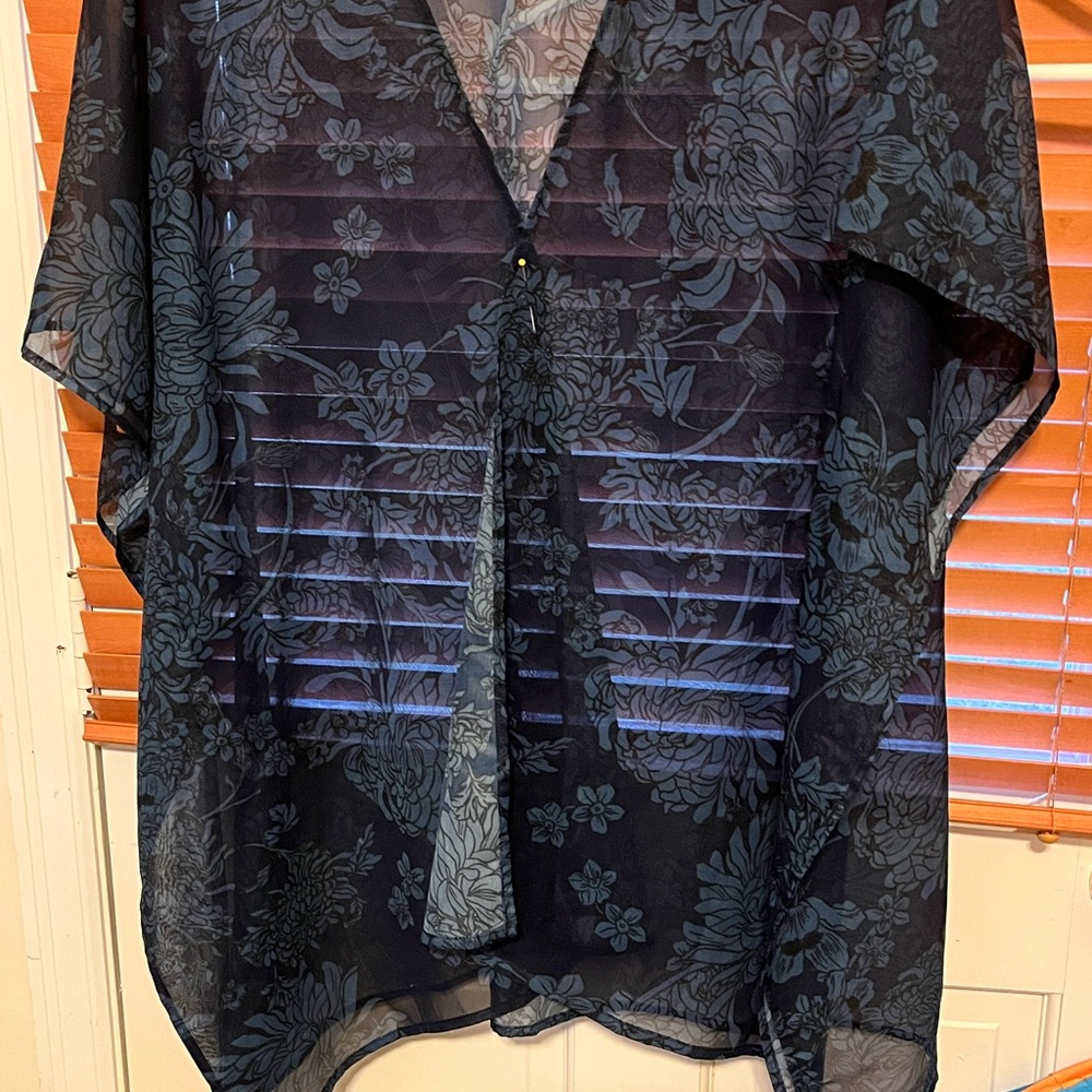 Women’s floral poncho shirt